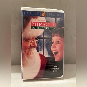 Miracle on 34th Street (VHS, 1994, Clam Shell) Sealed Case